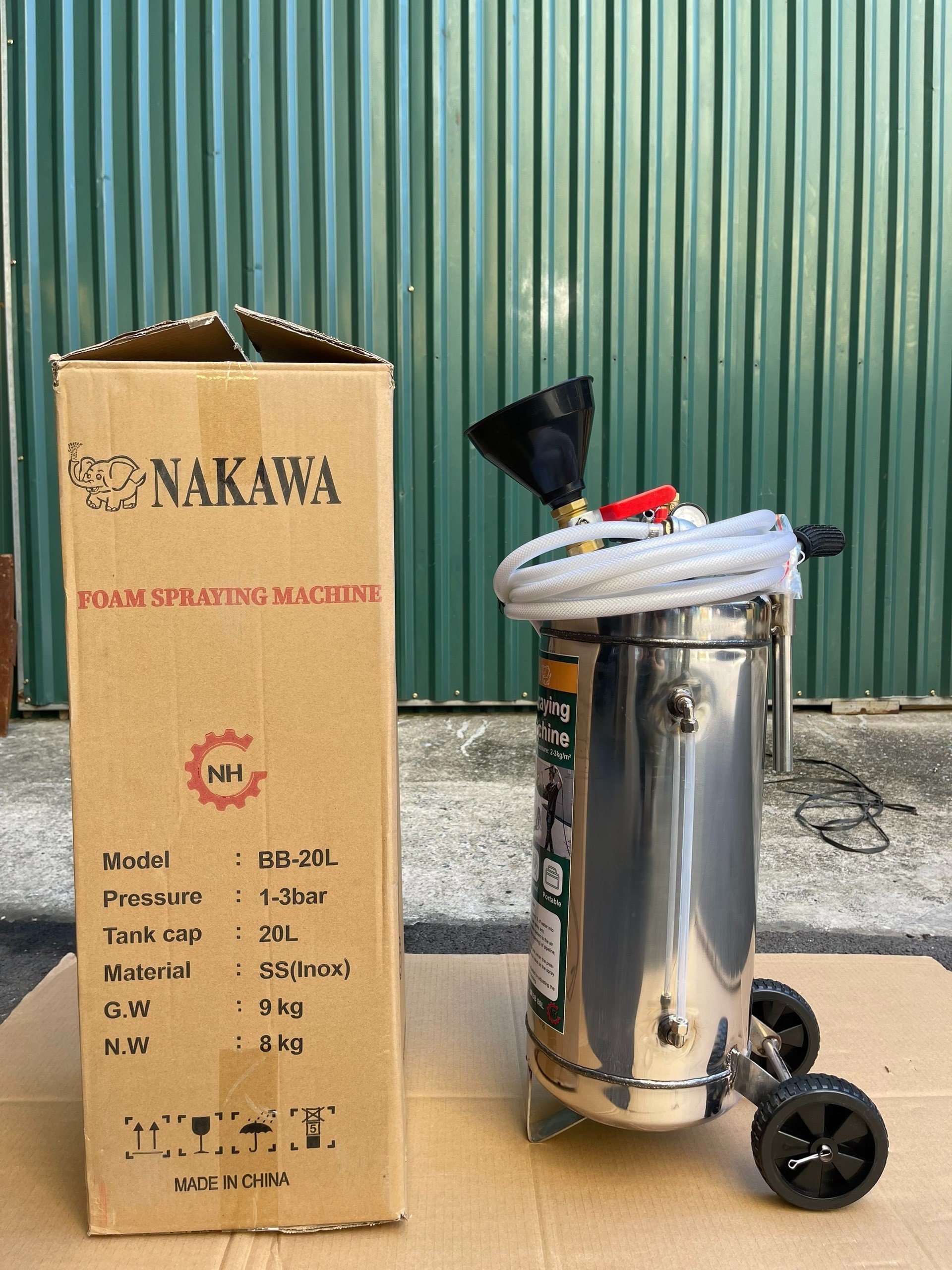 binh-phun-bot-tuyet-inox-20l-nakawa-bb-20l-2.jpg