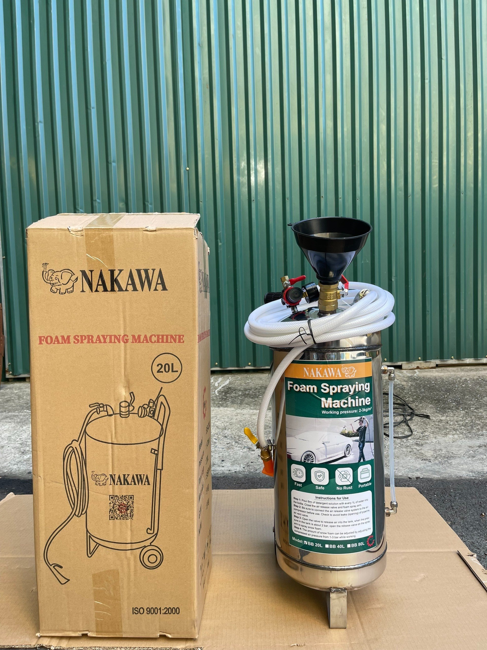 binh-phun-bot-tuyet-inox-20l-nakawa-bb-20l-3.jpg