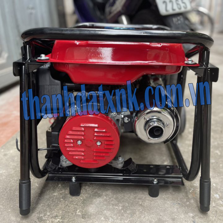 may-phat-dien-chay-xang-3kw-yataka-cs-4900d-de-2-720x720-Copy.jpg